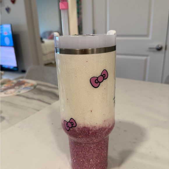 Stanley Hello Kitty Glitter Tumbler - Picture 4 of 4